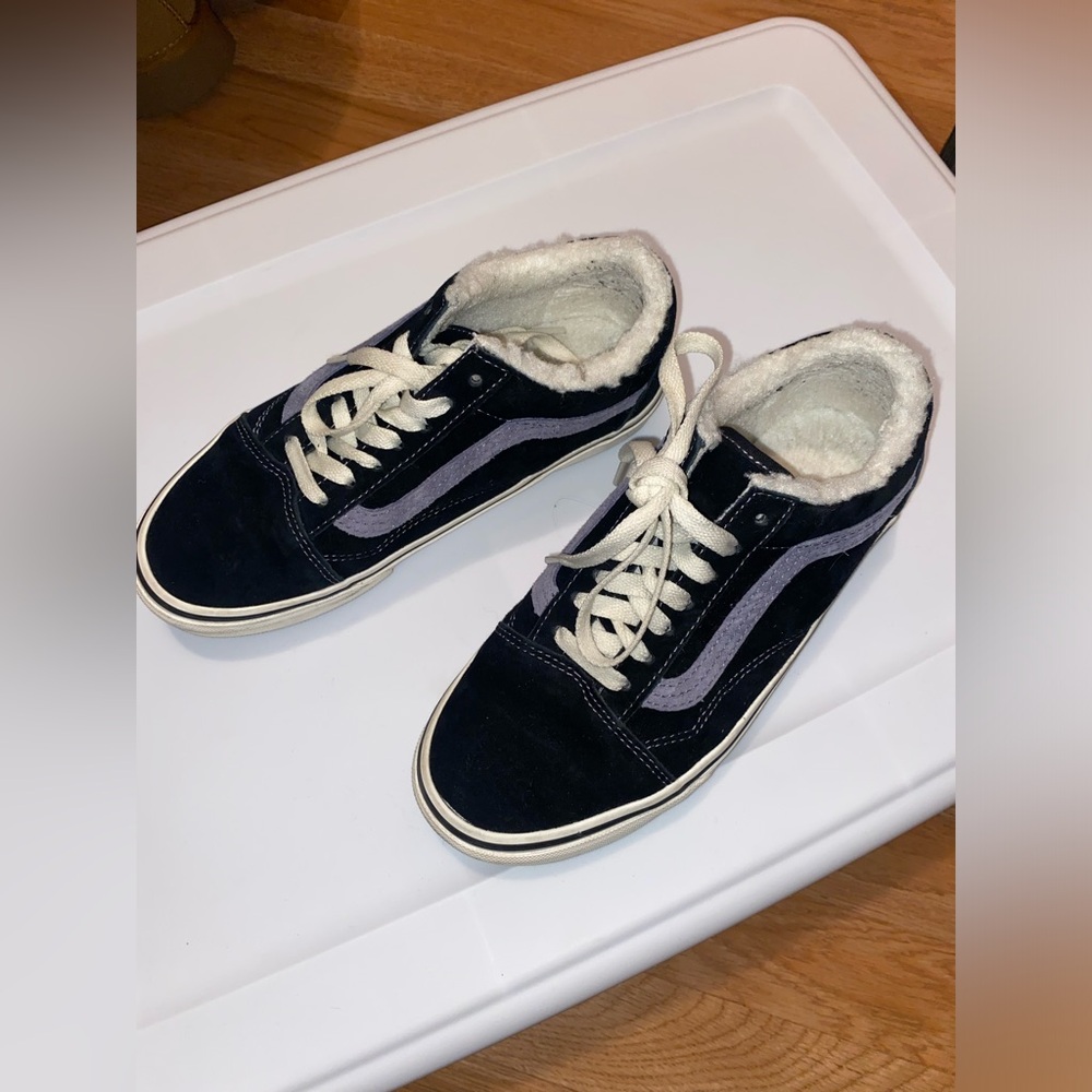 Vans fuzzy inside sneakers size : 6.5